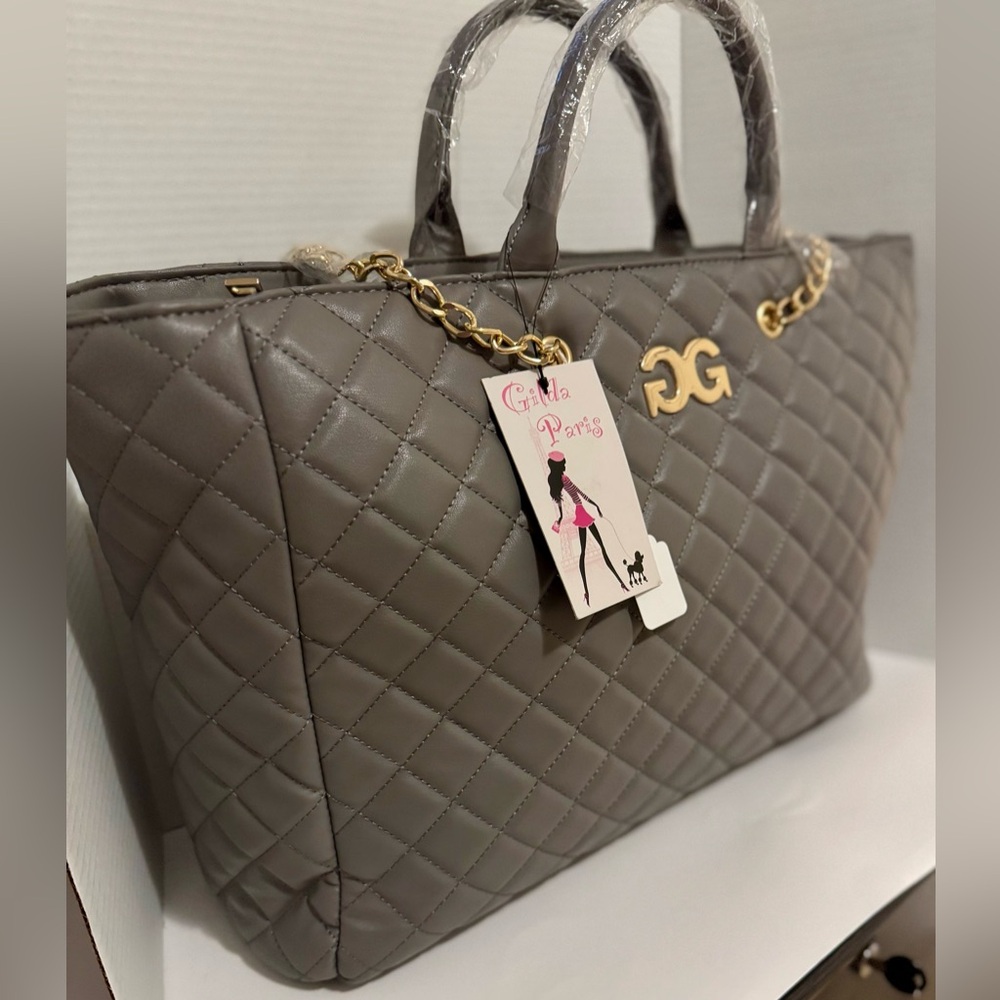 NWT Gilda Paris tote in Grey. Large capacity. Quilted
Pattern.